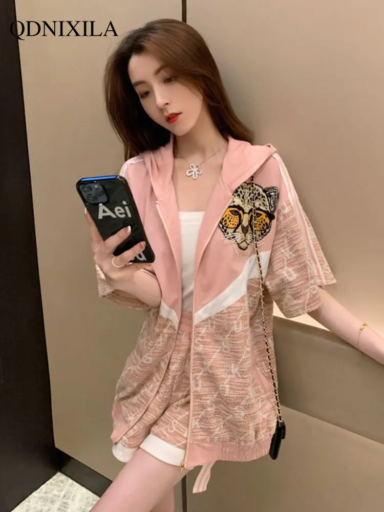 Summer Outfits for Women 2023 Small Fragrant Short Sets Women's Suit Korean Fashion Leopard Head Two Piece Set for Women
Summer Outfits for Women 2023 Small Fragrant Short Sets Women's Suit Korean Fashion Leopard Head Two Piece Set for Women