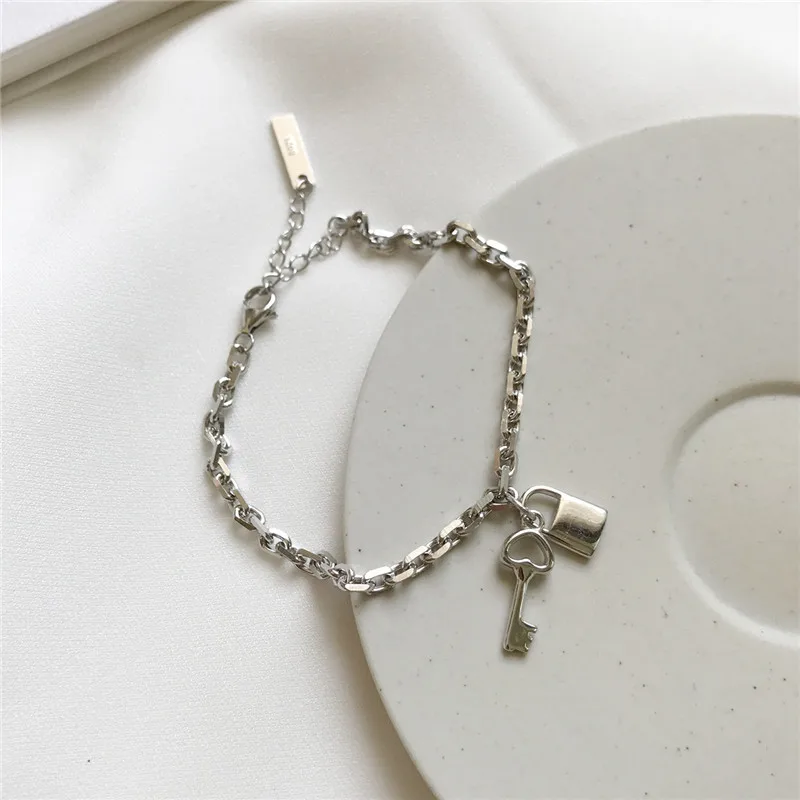 Модные трендовые дизайнерские ювелирные изделия, Стерлинговое Серебро 925 пробы, замок и фотоэлемент
Модные трендовые дизайнерские ювелирные изделия, Стерлинговое Серебро 925 пробы, замок и фотоэлемент