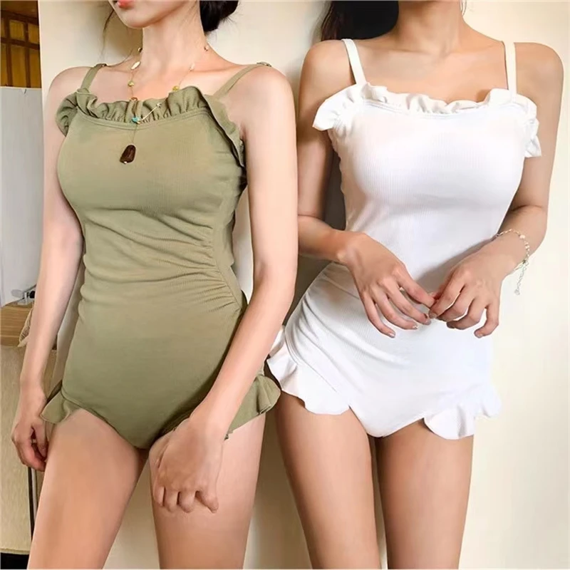 Swimsuit Female Summer New Halter One-Piece Swimsuit With Chest Pad Triangle Trunks Thin Belly Fashion Sexy Backless Beachwear
Swimsuit Female Summer New Halter One-Piece Swimsuit With Chest Pad Triangle Trunks Thin Belly Fashion Sexy Backless Beachwear
