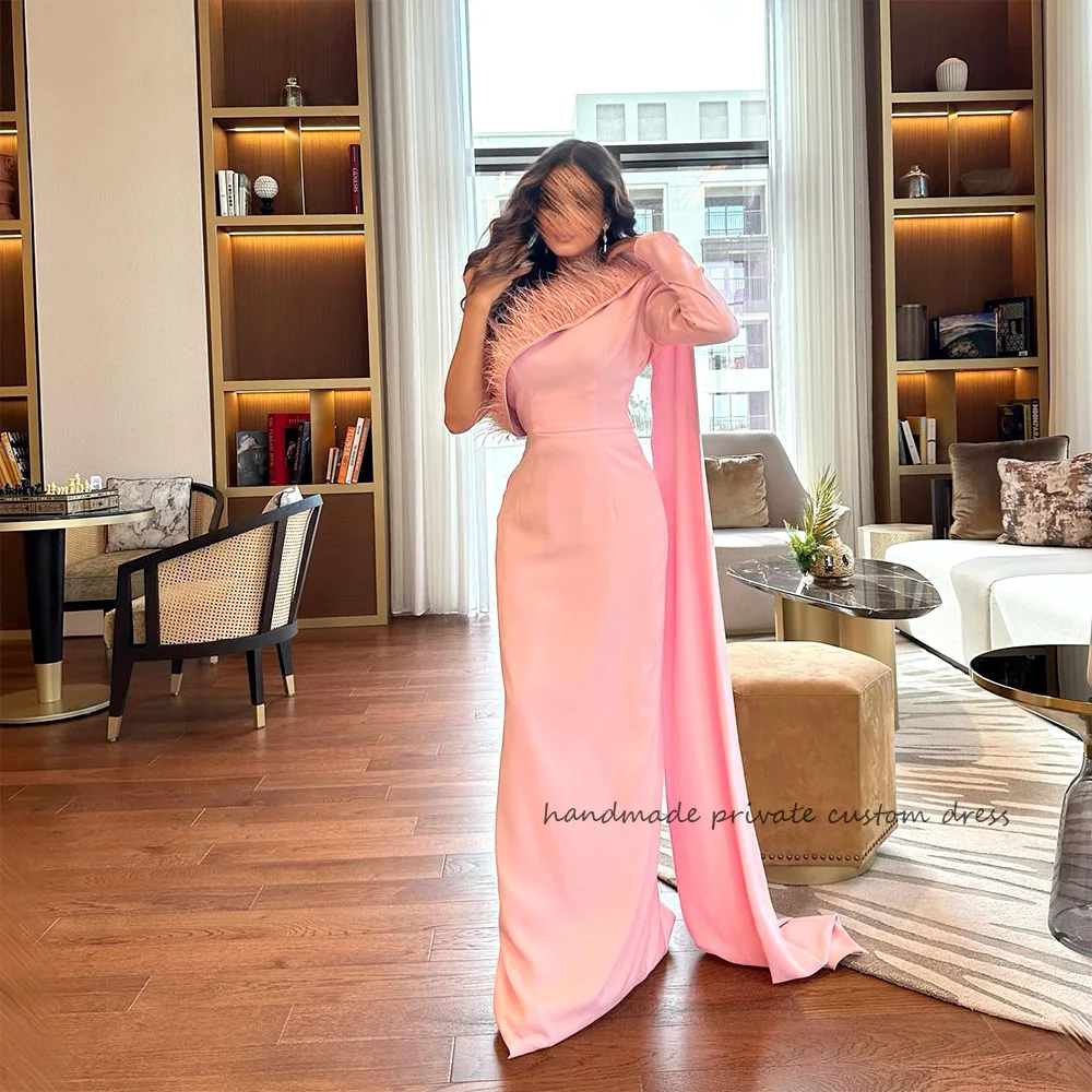 Pink Feather One Sleeve Dubai Prom Party Dresses Mono Satin Long Saudi Arabic Evening Party Gowns with Cape Celebrate Dress 2023
Pink Feather One Sleeve Dubai Prom Party Dresses Mono Satin Long Saudi Arabic Evening Party Gowns with Cape Celebrate Dress 2023