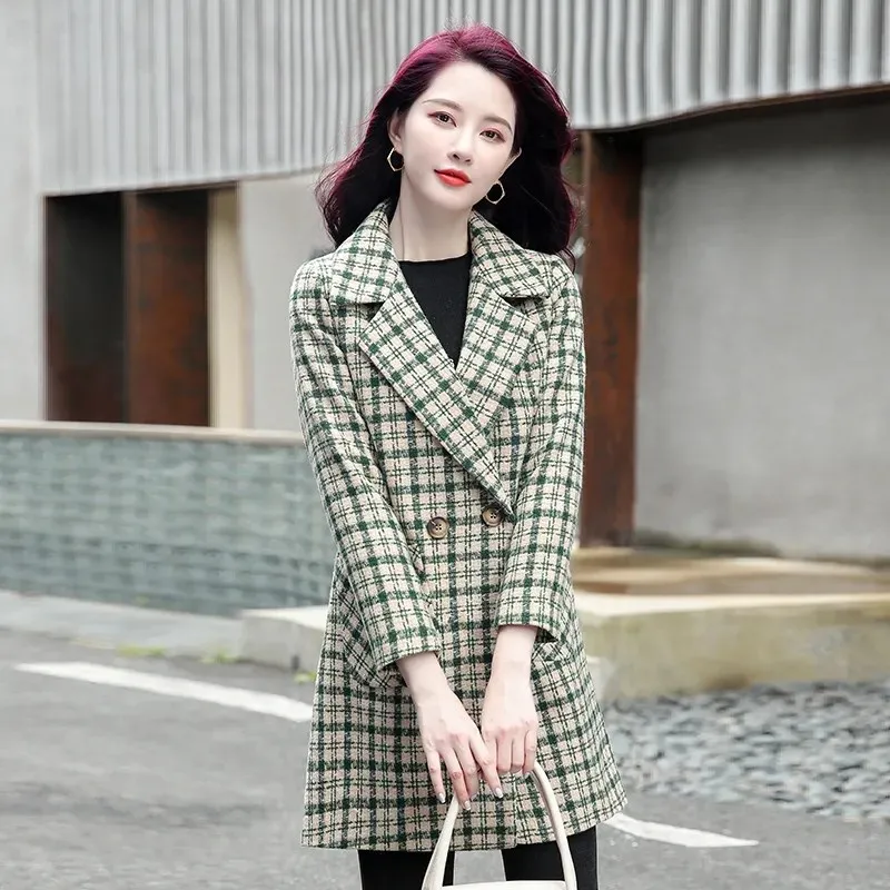 2022 New Women's Wool Blends Coats Winter Autumn Fashion Elegant Mother Turtleneck Plaid Slim Long Tweed Woolen Outerwear Female
2022 New Women's Wool Blends Coats Winter Autumn Fashion Elegant Mother Turtleneck Plaid Slim Long Tweed Woolen Outerwear Female