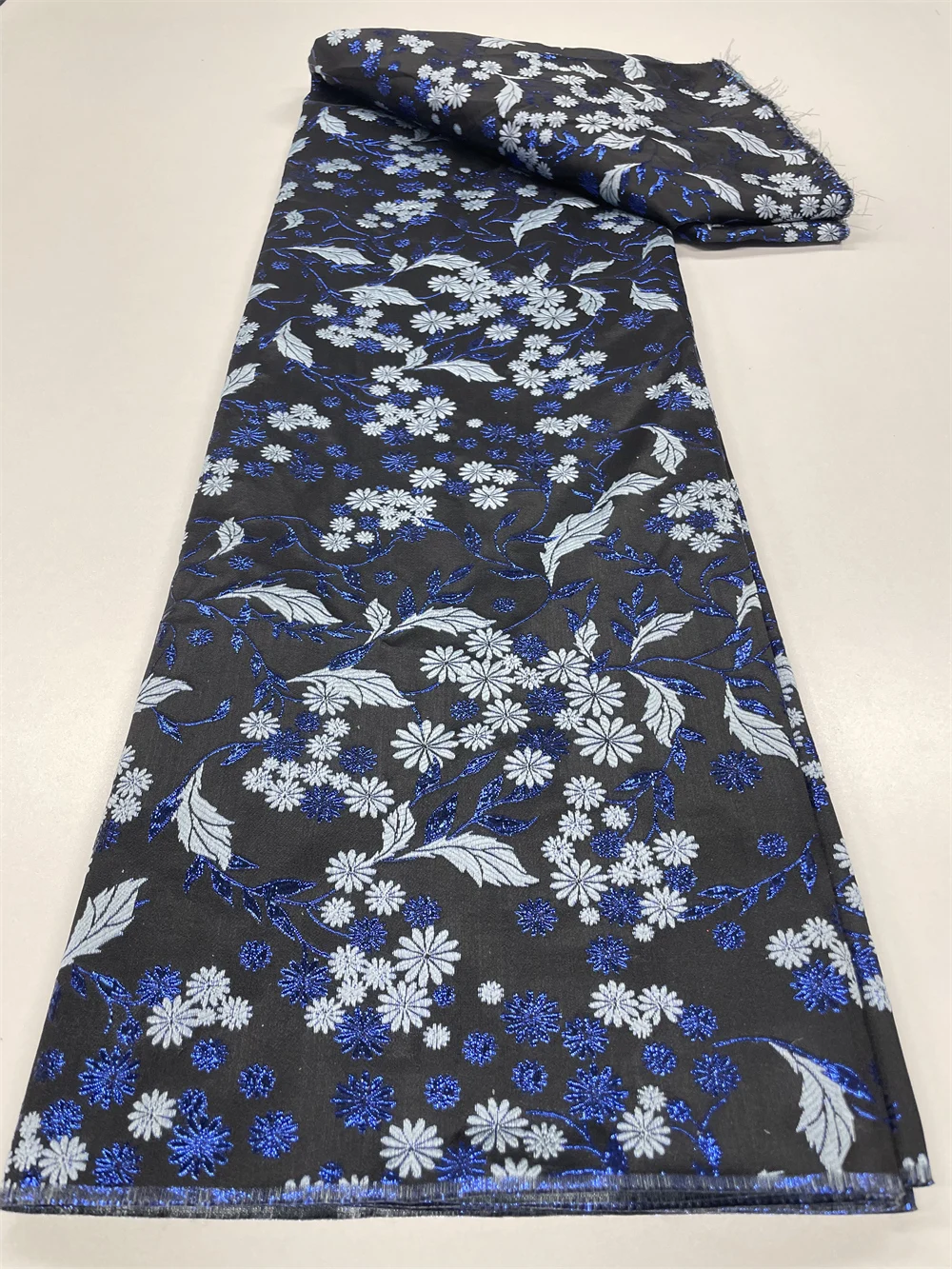 Kalume Женская жаккардовая кружевная ткань 2023 Женская Золотая линия кружевная ткань для строчки платья QF0694
Kalume Женская жаккардовая кружевная ткань 2023 Женская Золотая линия кружевная ткань для строчки платья QF0694