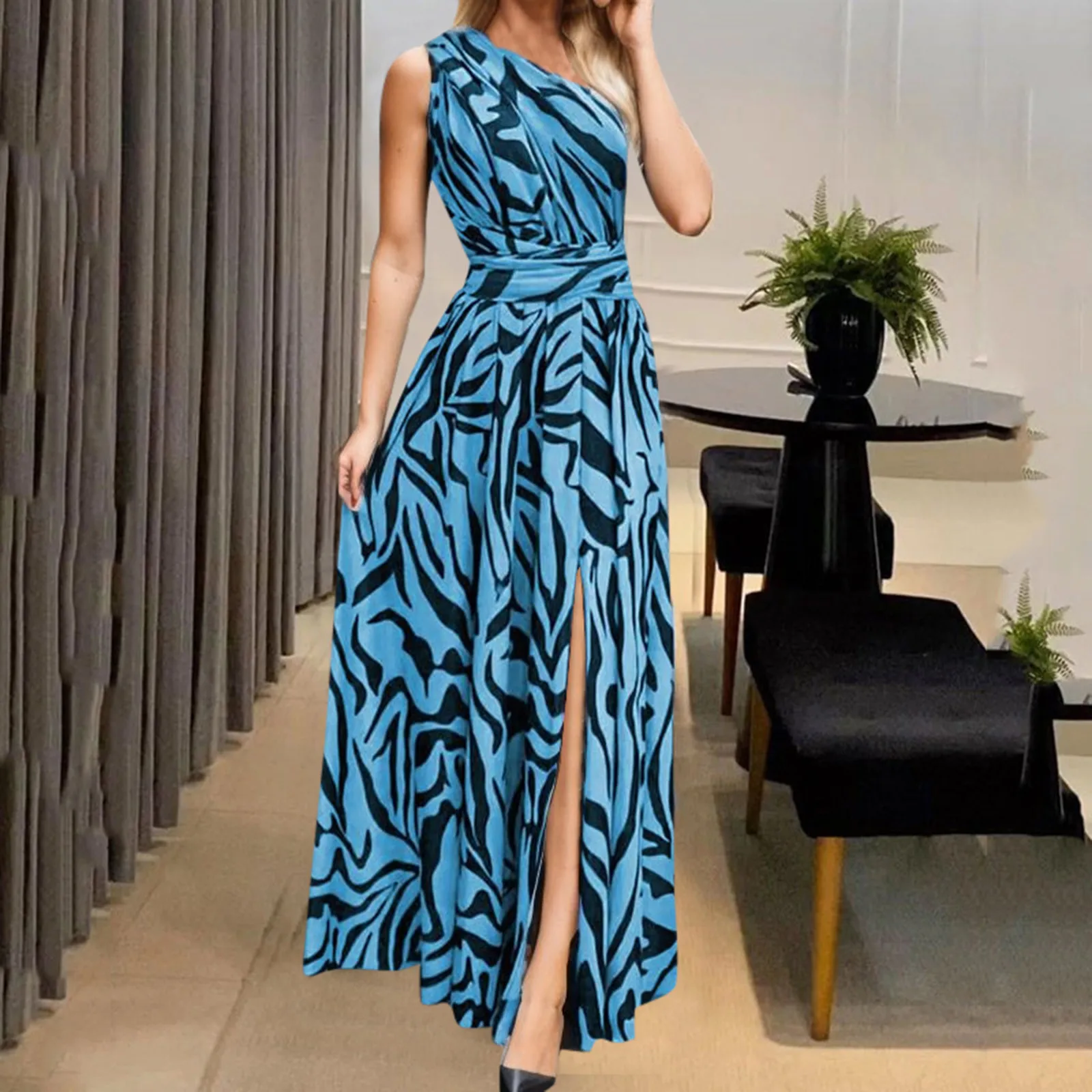 Женское платье-макси с открытой спиной, открытыми плечами
Женское платье-макси с открытой спиной, открытыми плечами