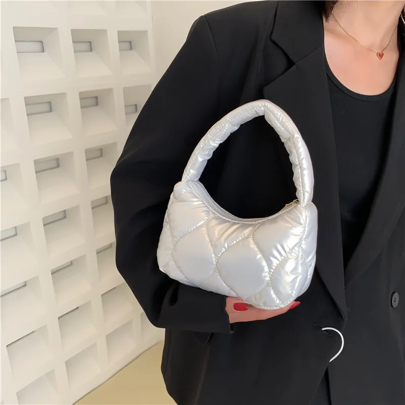 Winter Women Shoulder Bags Pillow Purse Lightweight Soft Pu Feather Padded Underarm Hobo Bag Silver Quilted Bubble Tote Handbags
Winter Women Shoulder Bags Pillow Purse Lightweight Soft Pu Feather Padded Underarm Hobo Bag Silver Quilted Bubble Tote Handbags
