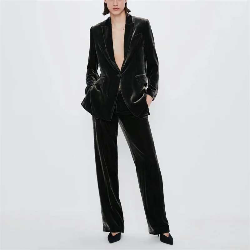 Padded shoulder straight shoulder gold velvet suit jacket 2023 new y2k French vintage single-breasted fashion casual ladies suit
Padded shoulder straight shoulder gold velvet suit jacket 2023 new y2k French vintage single-breasted fashion casual ladies suit
