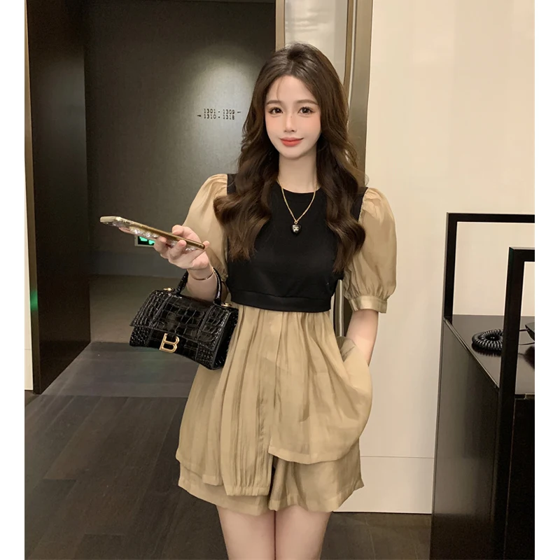 Fake two piece bubble short sleeve shirt casual wide leg shorts women's summer 2022 new French retro fashion suit
Fake two piece bubble short sleeve shirt casual wide leg shorts women's summer 2022 new French retro fashion suit
