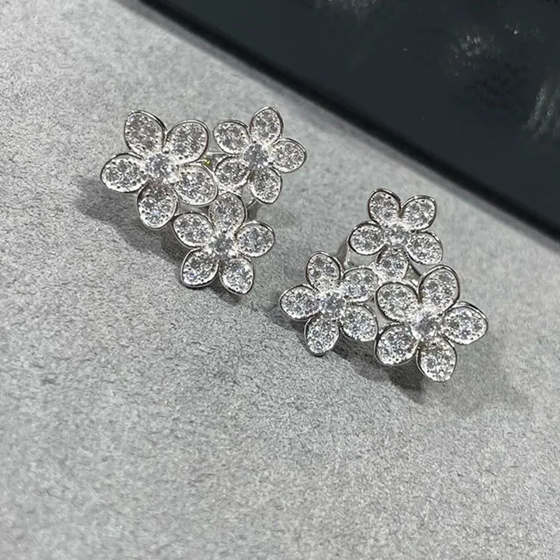 2023 New Fashion Jewelry Solid Pure 925 Sterling Earrings Round Circle Line Hot Long Stud Earrings Luxury Quality Silver Jewelry
2023 New Fashion Jewelry Solid Pure 925 Sterling Earrings Round Circle Line Hot Long Stud Earrings Luxury Quality Silver Jewelry