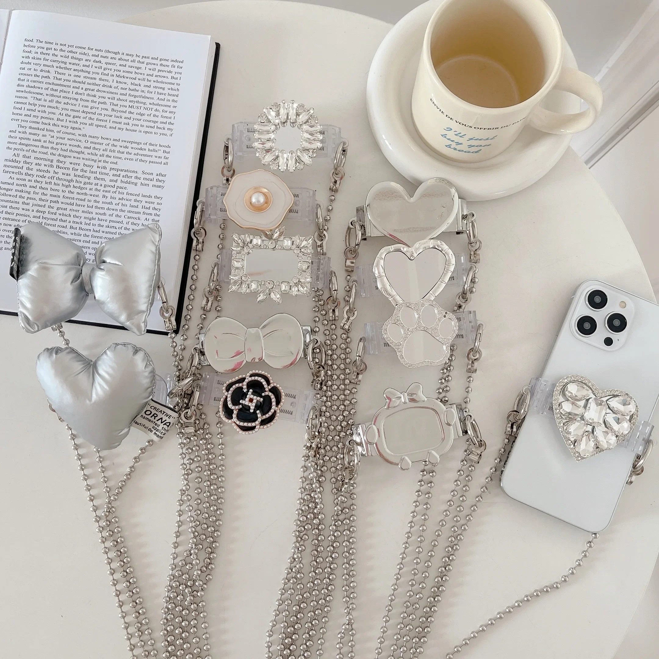 Mobile phone universal lanyard back clip electroplated rhinestone mirror crossbody back clip lanyard halter neck strap lanyard
Mobile phone universal lanyard back clip electroplated rhinestone mirror crossbody back clip lanyard halter neck strap lanyard