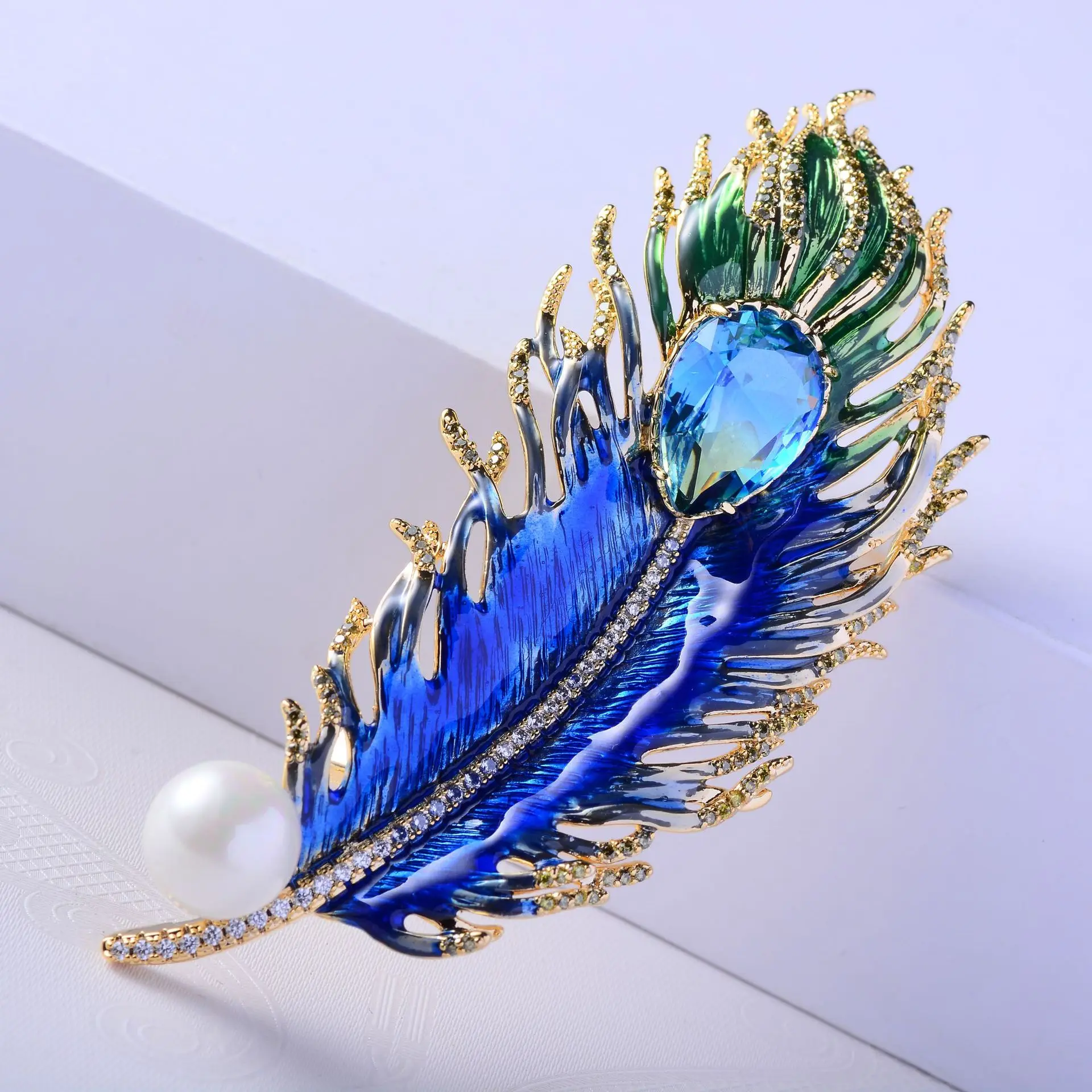 Korean Version of Fashion New Atmospheric Imitation Pearl Corsage Malachite Green Oil Drop Feather Brooch Clothing Accessories
Korean Version of Fashion New Atmospheric Imitation Pearl Corsage Malachite Green Oil Drop Feather Brooch Clothing Accessories