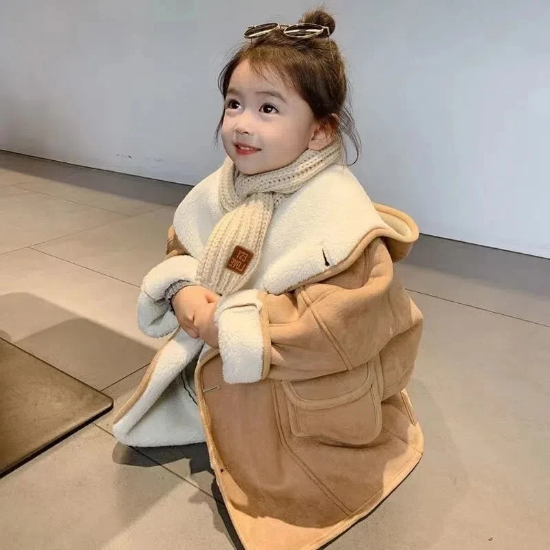 Зимнее бархатное пальто из оленьей кожи для девочек 1-10 лет, детская теплая длинная куртка с капюшоном для девочек, свободная верхняя одежда ...
Зимнее бархатное пальто из оленьей кожи для девочек 1-10 лет, детская теплая длинная куртка с капюшоном для девочек, свободная верхняя одежда ...
