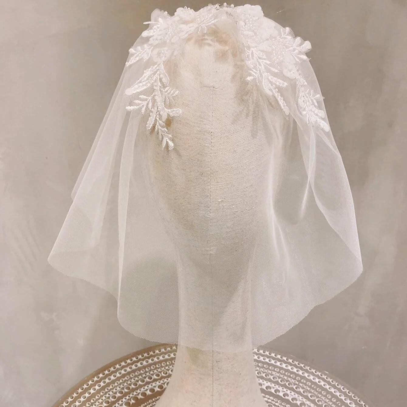 Manual bead nailing Hand embroidery Floral shape Floral Applique & Sequin Decor Bridal Veil Simple texture Bridal wedding head
Manual bead nailing Hand embroidery Floral shape Floral Applique & Sequin Decor Bridal Veil Simple texture Bridal wedding head