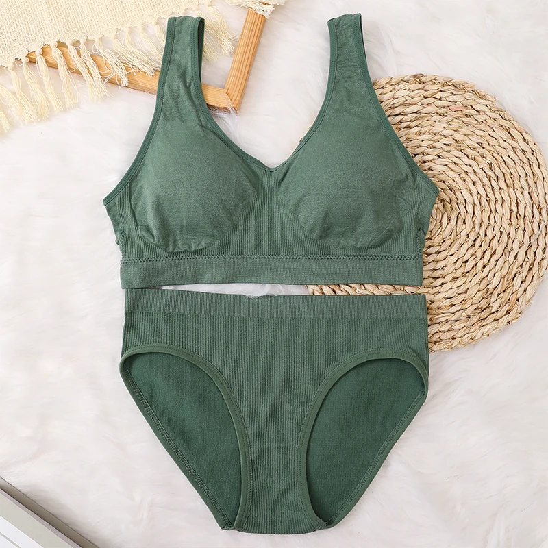 Women Seamless Bra Set Sexy Briefs Low Waist Panties Wire Free Bra Bralette Lingerie Wireless Brassiere Female Underwear Set
Women Seamless Bra Set Sexy Briefs Low Waist Panties Wire Free Bra Bralette Lingerie Wireless Brassiere Female Underwear Set