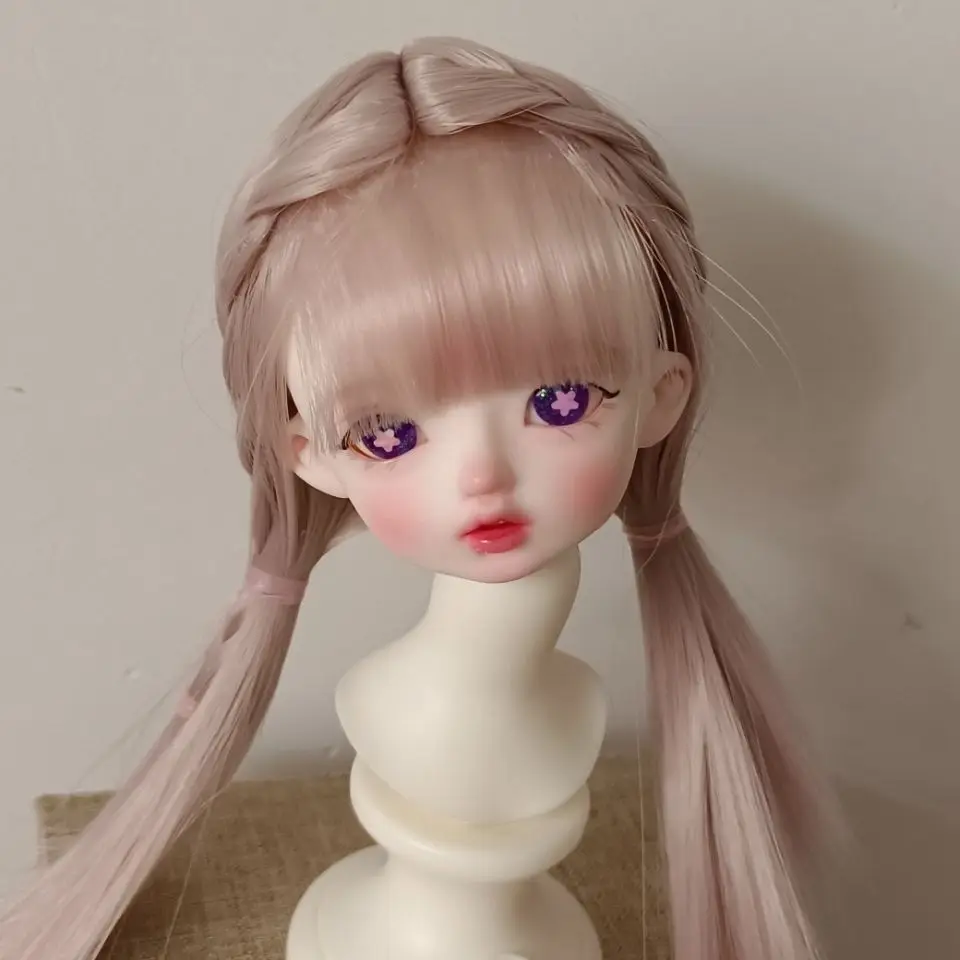 Парик для куклы с двойными косами, волосы для шарнирной куклы 1/6 1/8, 16-16,5 см, окружность головы 13-14 см, игрушки для девочек «сделай сам», аксессуары для кукол, без куклы
Парик для куклы с двойными косами, волосы для шарнирной куклы 1/6 1/8, 16-16,5 см, окружность головы 13-14 см, игрушки для девочек «сделай сам», аксессуары для кукол, без куклы