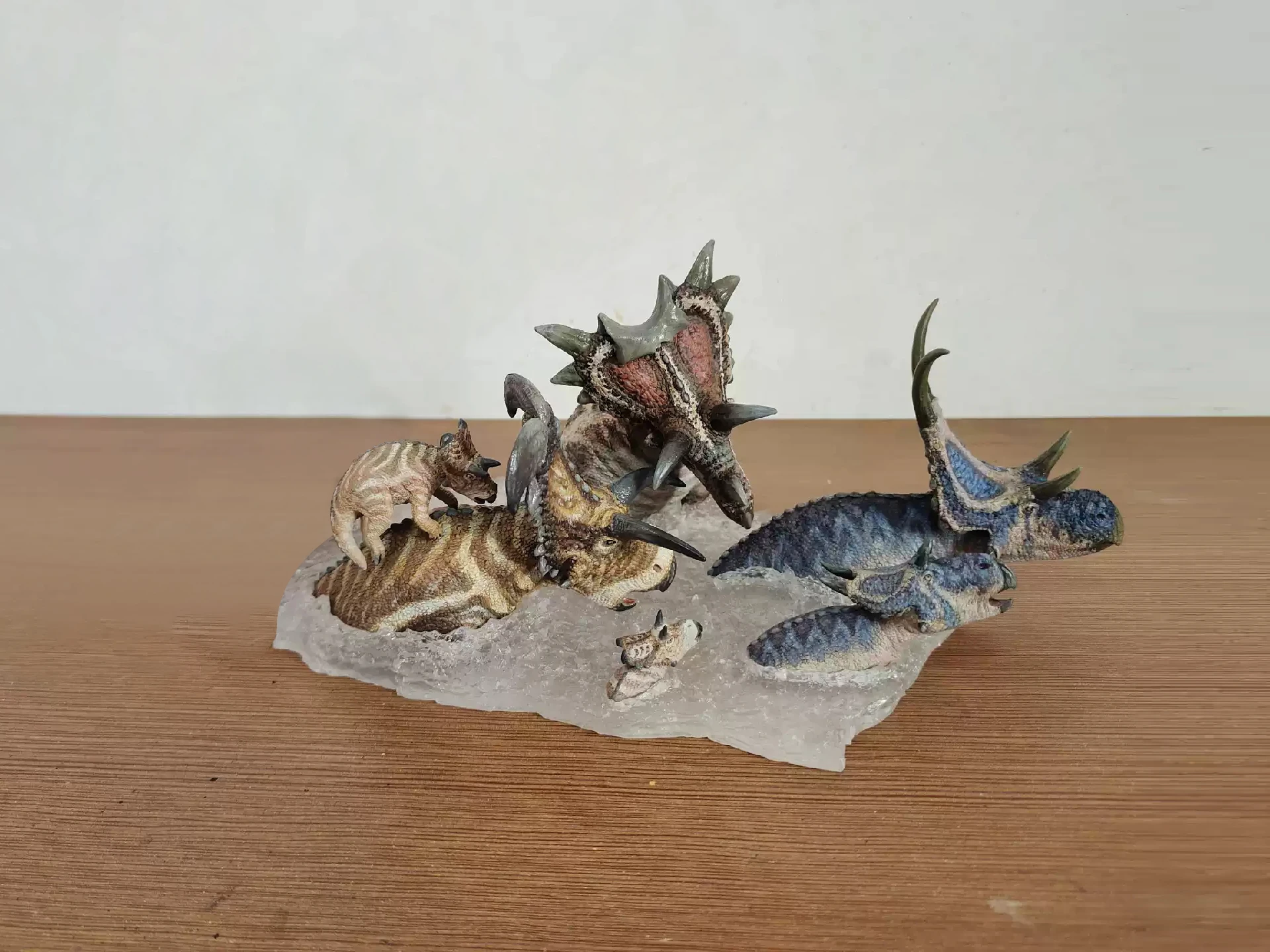 Sensen 1:20 Medusaceratops диаблоцератопс спайлис сцена статуя динозавра животное коллектор украшение взрослый подарок окрашенная игрушка GK
Sensen 1:20 Medusaceratops диаблоцератопс спайлис сцена статуя динозавра животное коллектор украшение взрослый подарок окрашенная игрушка GK