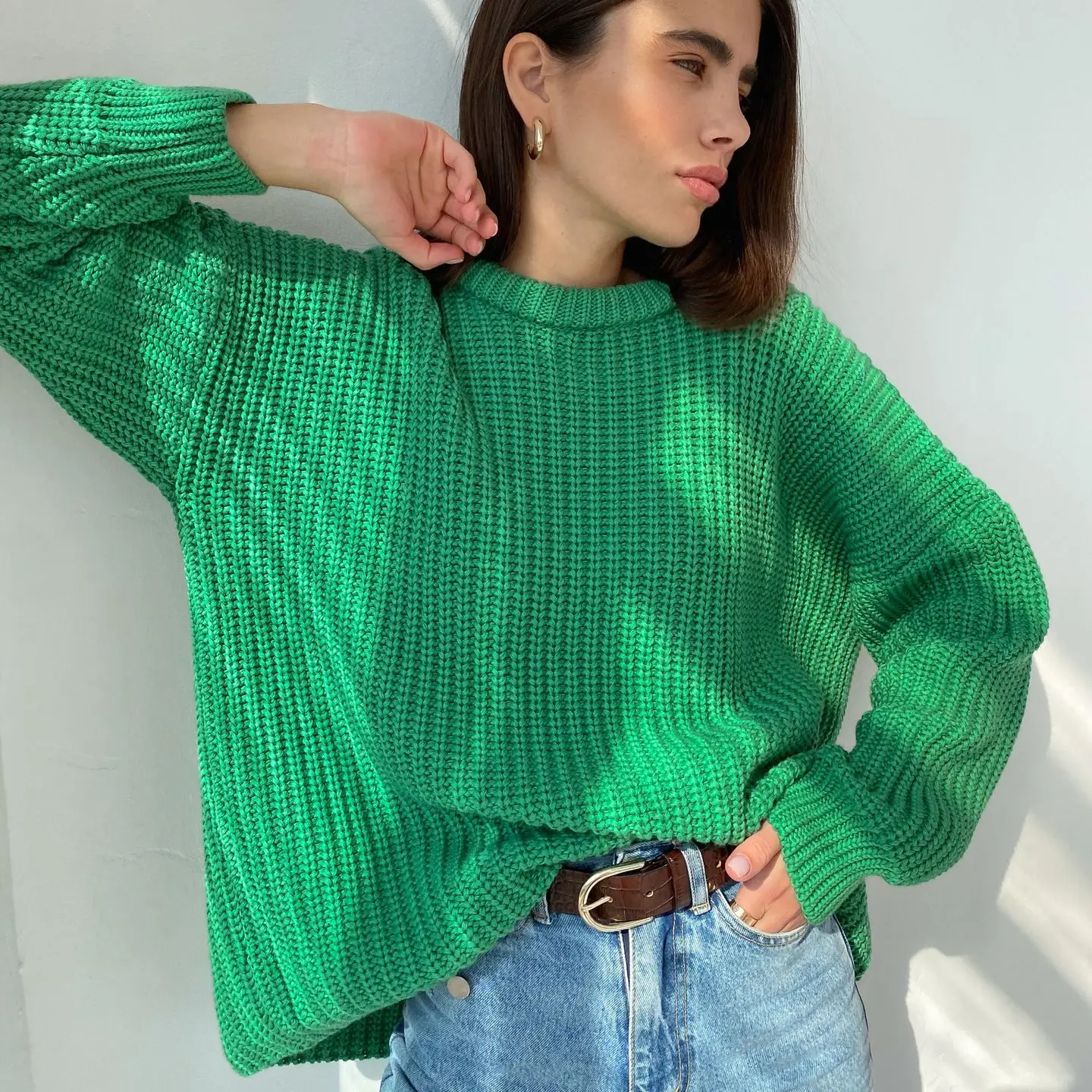 2022 Autumn Knitted Women's Sweater White O-neck Long Sleeve Loose Sweaters Female Winter Fashion Casual Elegant Ladies Clothes
2022 Autumn Knitted Women's Sweater White O-neck Long Sleeve Loose Sweaters Female Winter Fashion Casual Elegant Ladies Clothes
