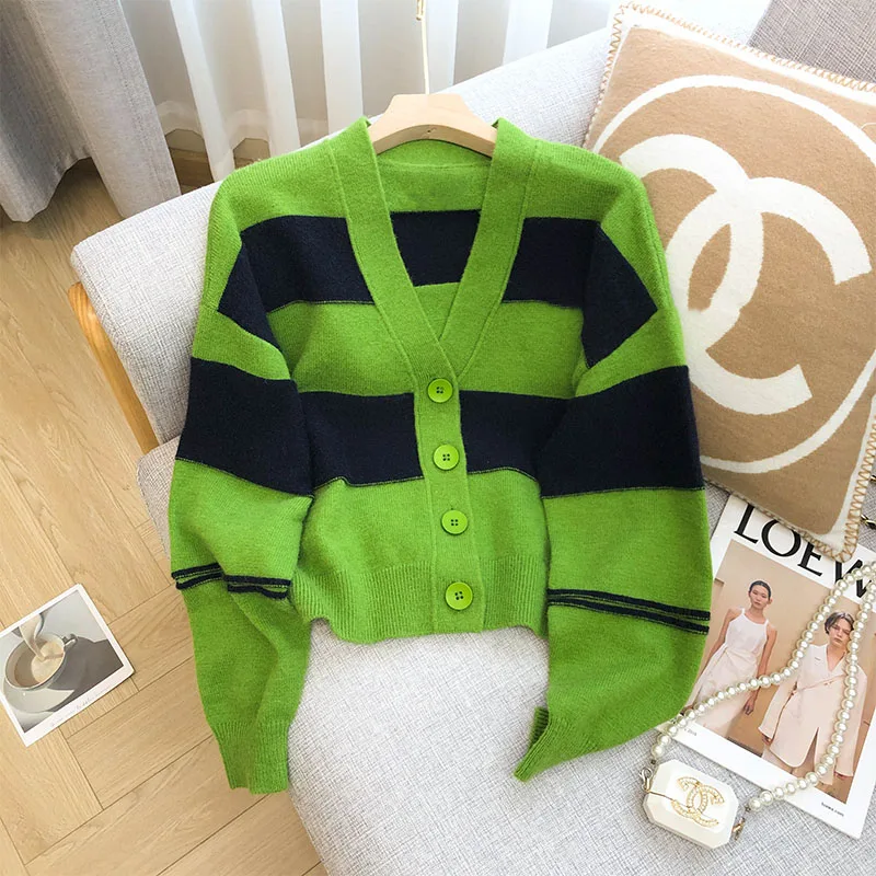 Winter Women's Clothing Sweater Coat Korean Fashion Single-Breasted V Neck Cardigan Green Stripes Long Sleeves Knitting Top
Winter Women's Clothing Sweater Coat Korean Fashion Single-Breasted V Neck Cardigan Green Stripes Long Sleeves Knitting Top