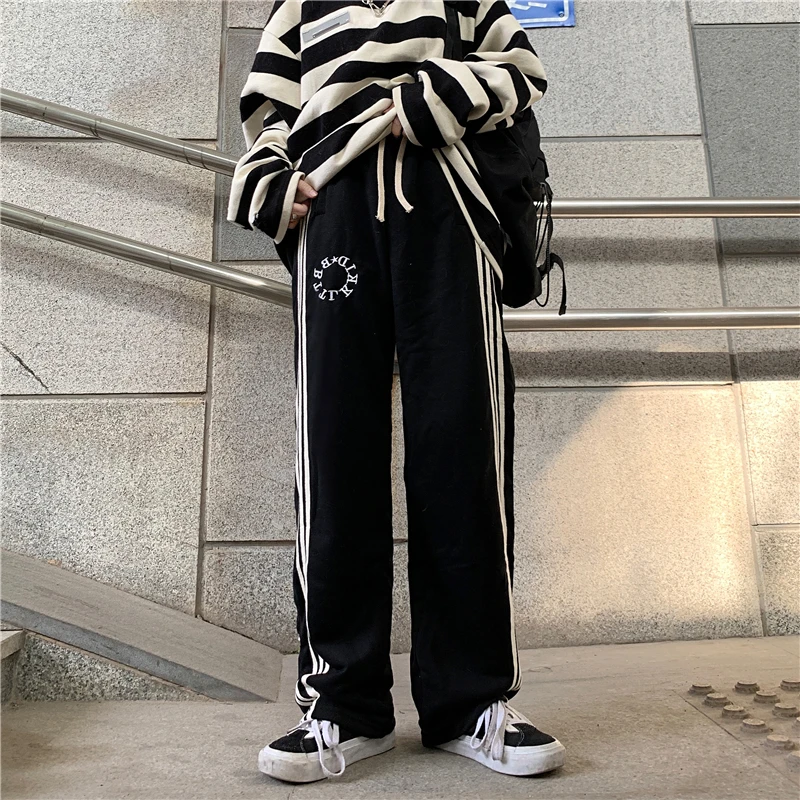Trousers Women Striped Breasted Pants Men and Women Casual Sports Pants Straight Hiphop Trousers High Street Cargo Pants Y2k
Trousers Women Striped Breasted Pants Men and Women Casual Sports Pants Straight Hiphop Trousers High Street Cargo Pants Y2k