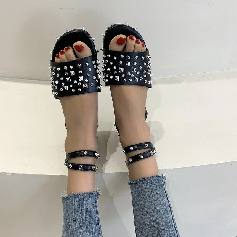 Women Rivet Sandals 2022 New Summer Women Fashion Open Toe Flat Woman Casual Beach Sandals Ladies Buckle Shoes Large Size 35~43
Women Rivet Sandals 2022 New Summer Women Fashion Open Toe Flat Woman Casual Beach Sandals Ladies Buckle Shoes Large Size 35~43
