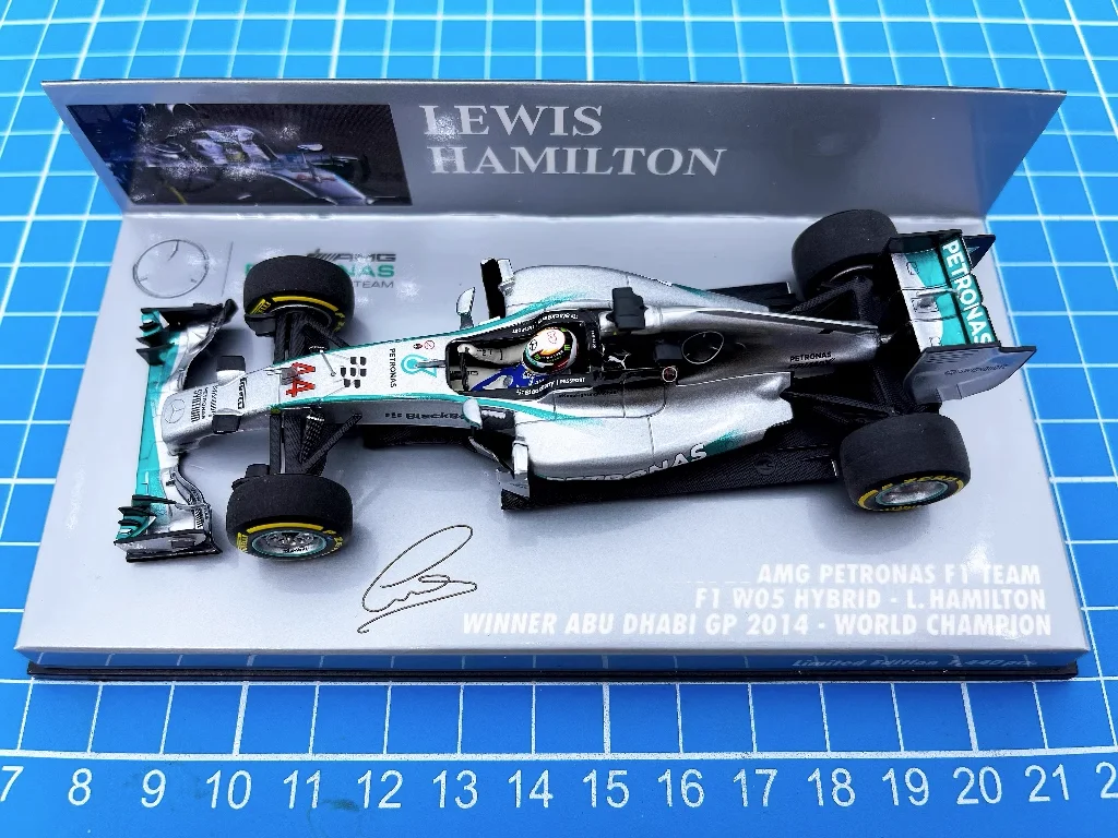 Minichamps 1:43 F1 W05 2014 Lewis Hamilton Abu Dhabi Simulation Limited Edition Resin Metal Static Car Model Toy Gift
Minichamps 1:43 F1 W05 2014 Lewis Hamilton Abu Dhabi Simulation Limited Edition Resin Metal Static Car Model Toy Gift