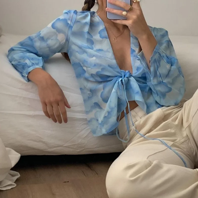 Y2K Tie Dye Print Long Sleeve Crop Top Blue Women Fashion Sexy Ruffles V Neck Tops Summer Transparent Casual T Shirt 90s Vintage
Y2K Tie Dye Print Long Sleeve Crop Top Blue Women Fashion Sexy Ruffles V Neck Tops Summer Transparent Casual T Shirt 90s Vintage