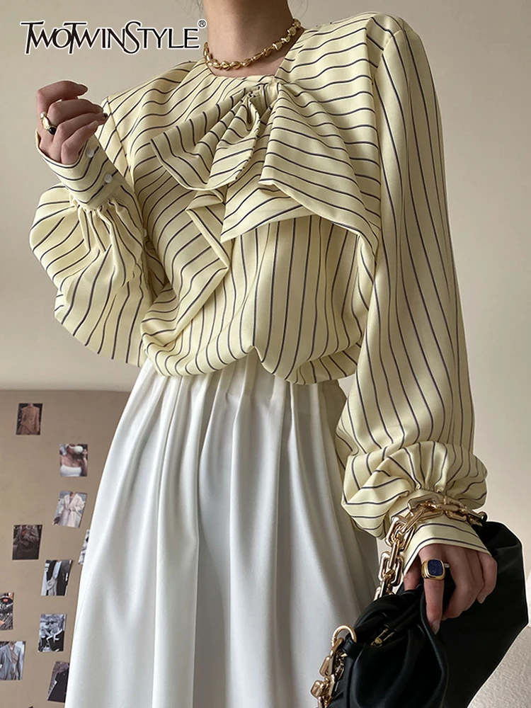 TWOTWINSTYLE Vintage Striped Shirt For Women Round Neck Long Lantern Sleeve Patchwork Bowknot Shirts Female Spring Clothing 2022
TWOTWINSTYLE Vintage Striped Shirt For Women Round Neck Long Lantern Sleeve Patchwork Bowknot Shirts Female Spring Clothing 2022