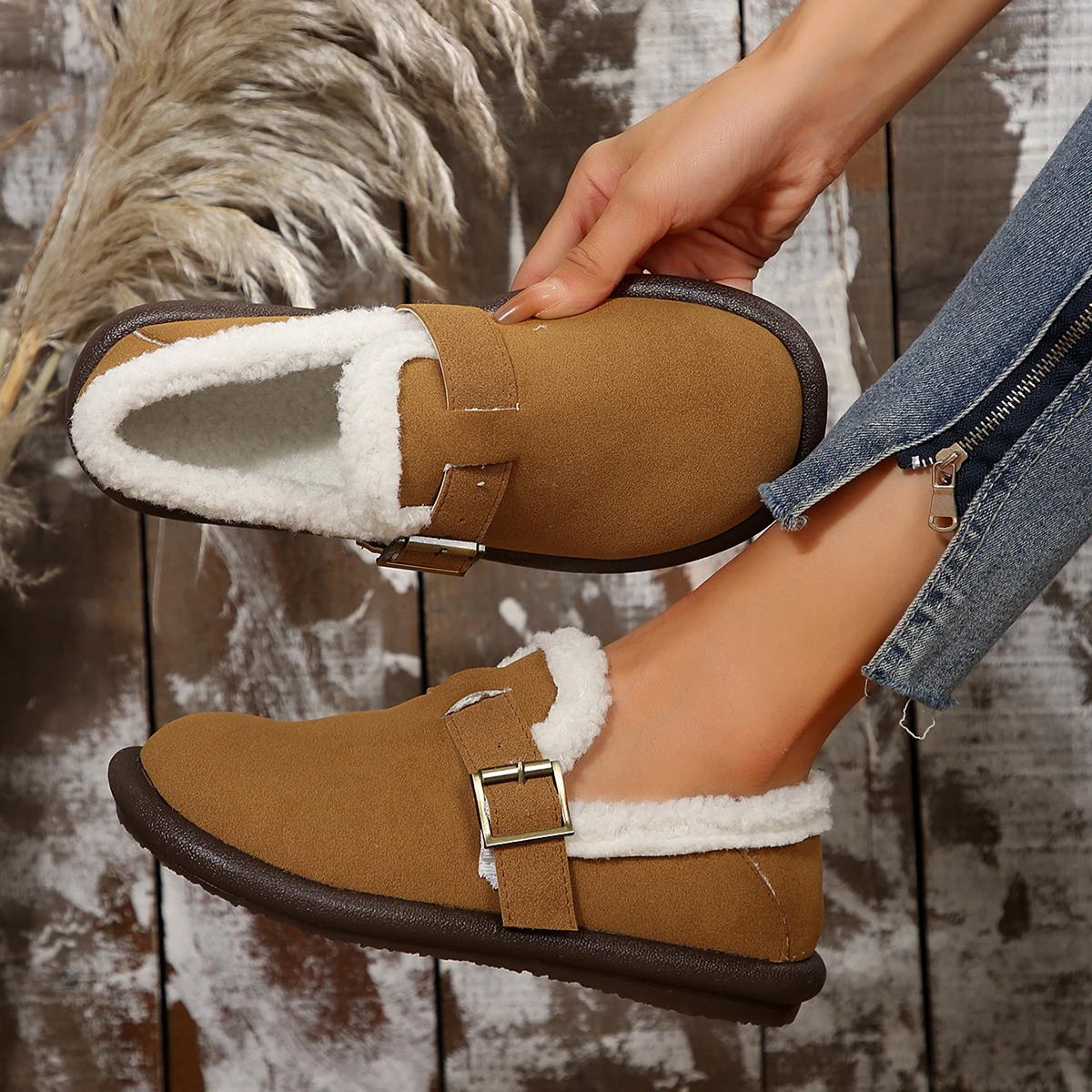 Women's boots Frosted suede soft soled plush ankle boots Autumn and winter fashion with a single plus-size women's shoes
Women's boots Frosted suede soft soled plush ankle boots Autumn and winter fashion with a single plus-size women's shoes