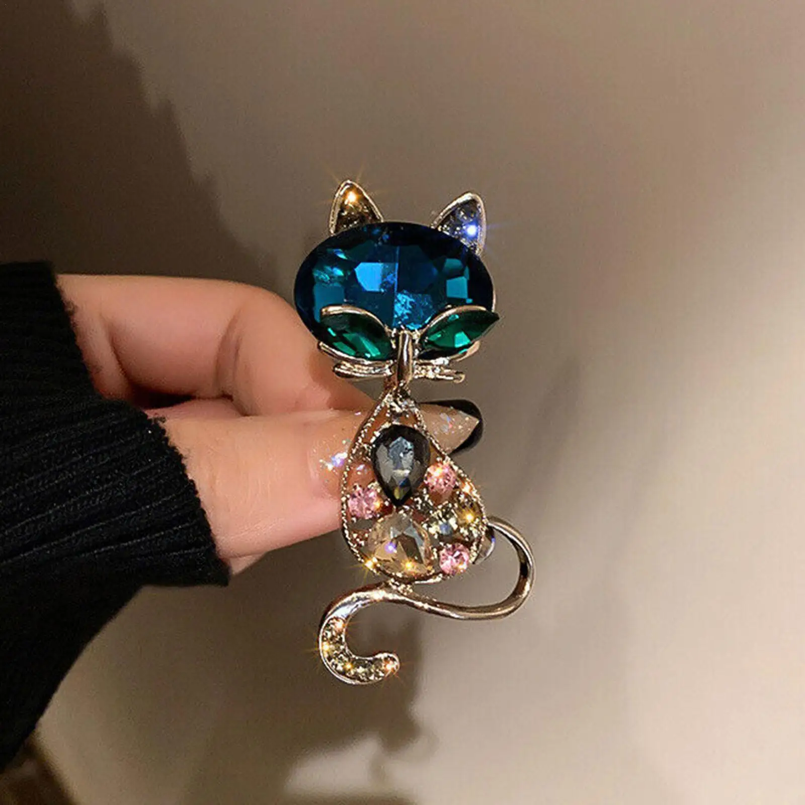 Cat Brooches Cute Kitten Brooch Pin Charm Crystal Lapel Pin Collar Button Party Dress Women's Protective Collar Buckle
Cat Brooches Cute Kitten Brooch Pin Charm Crystal Lapel Pin Collar Button Party Dress Women's Protective Collar Buckle