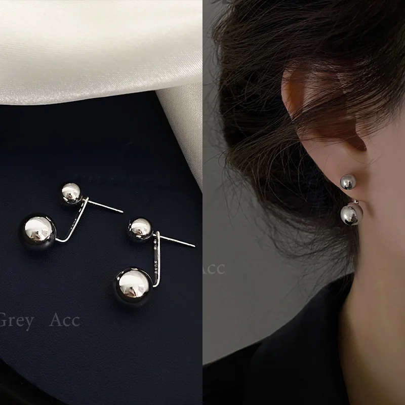 2022 Fashion Silver Color Hoop Earring Glossy Double Ball Unique Earrings Cool Style High Sense Temperament Earrings Women
2022 Fashion Silver Color Hoop Earring Glossy Double Ball Unique Earrings Cool Style High Sense Temperament Earrings Women