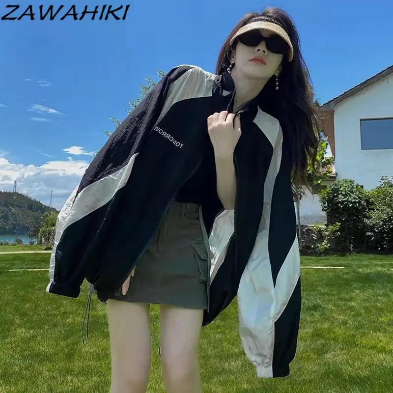 Куртка Женская весенне-осенняя с воротником-стойкой и надписью
Куртка Женская весенне-осенняя с воротником-стойкой и надписью