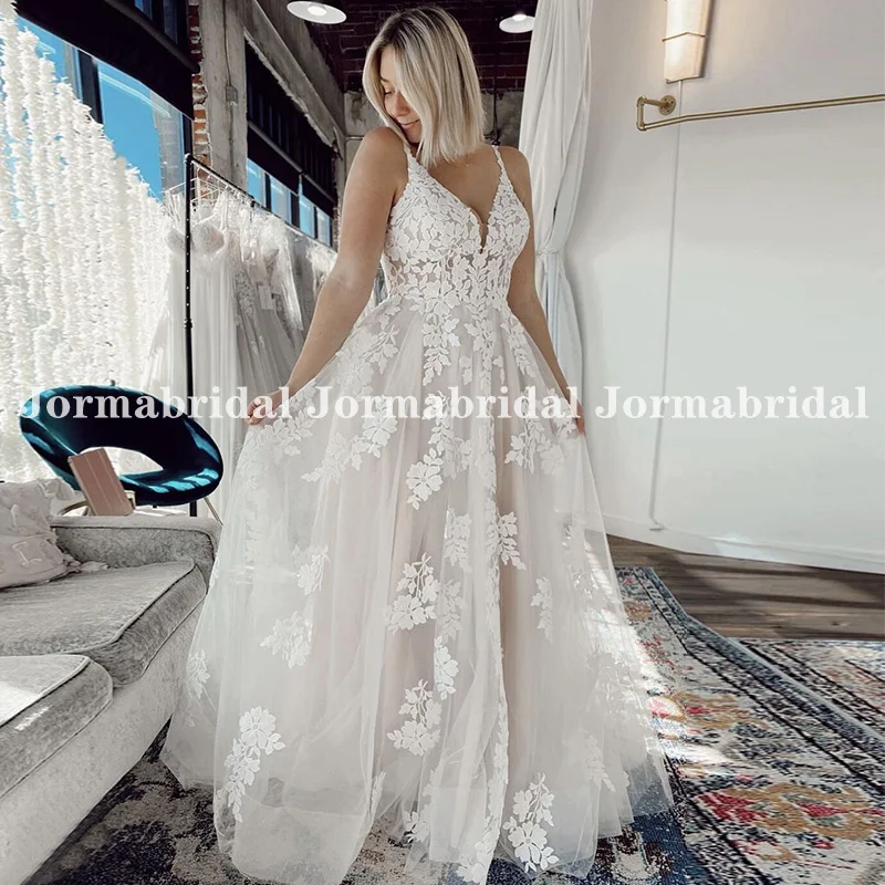 Romantic Floral Appliques Rustic Wedding Dresses Spaghetti Straps V-neck Light Boho Bridal Gown Long Train Low Back Bride Dress
Romantic Floral Appliques Rustic Wedding Dresses Spaghetti Straps V-neck Light Boho Bridal Gown Long Train Low Back Bride Dress