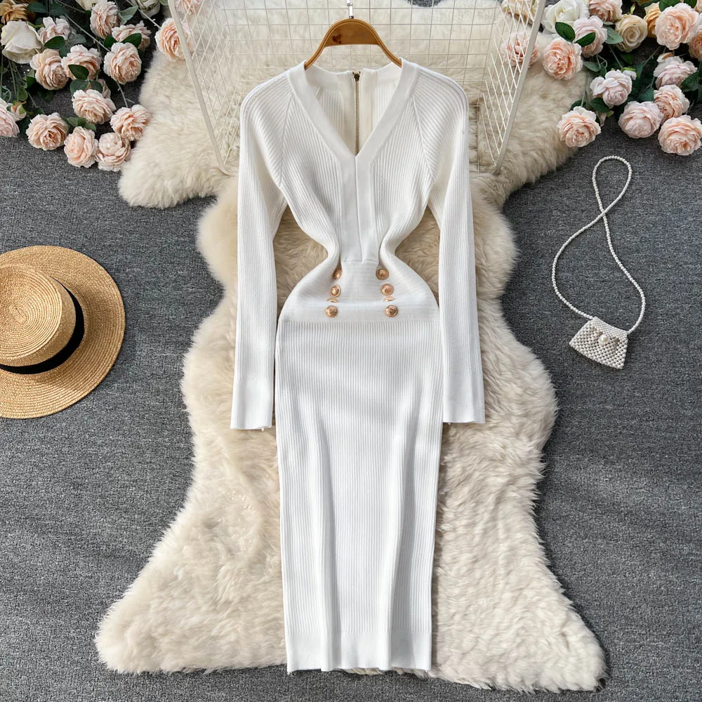 Женское трикотажное облегающее платье с V-образным вырезом 
Женское трикотажное облегающее платье с V-образным вырезом