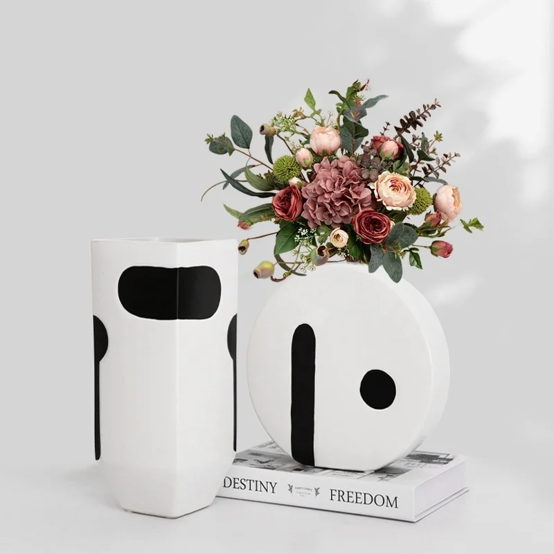 Nordic Denmark modern hand color contrast light luxury vase home designer model room decoration craft ceramic ornaments
Nordic Denmark modern hand color contrast light luxury vase home designer model room decoration craft ceramic ornaments