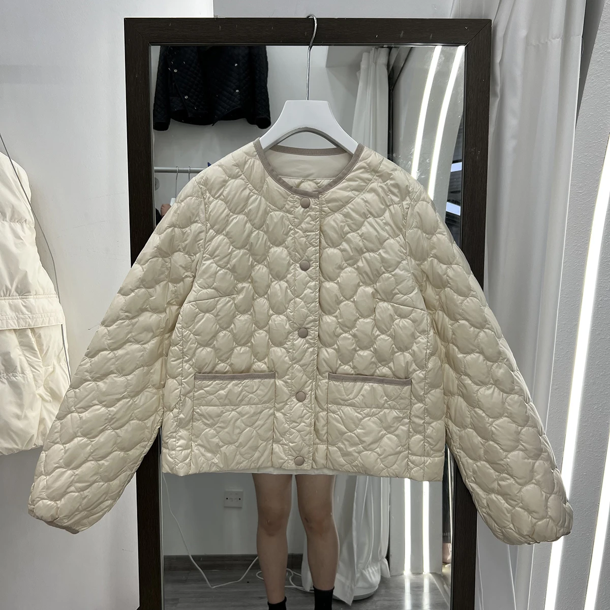 Korean New Fashion Short Down Jacket Women's 2022 Slim Loose Round Neck Long Sleeve White Duck Down Coat F576
Korean New Fashion Short Down Jacket Women's 2022 Slim Loose Round Neck Long Sleeve White Duck Down Coat F576