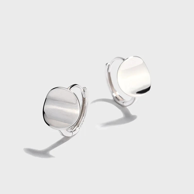 Sterling silver Korean style earrings niche design cool scenery temperament all-match student earrings
Sterling silver Korean style earrings niche design cool scenery temperament all-match student earrings