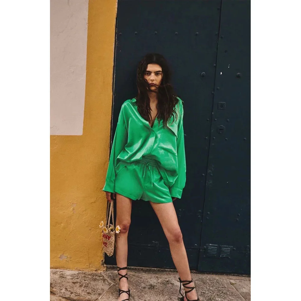 2022 women's summer hot silk satin texture loose shirt coat pockets lapel long-sleeved solid color temperament top
2022 women's summer hot silk satin texture loose shirt coat pockets lapel long-sleeved solid color temperament top
