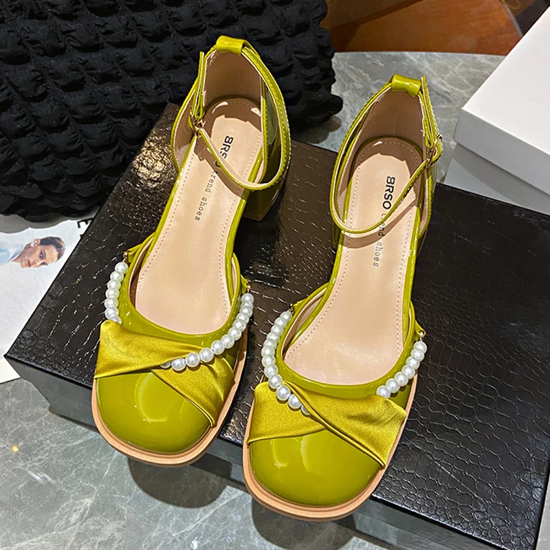 Женские босоножки на среднем каблуке, с бусинами
Женские босоножки на среднем каблуке, с бусинами