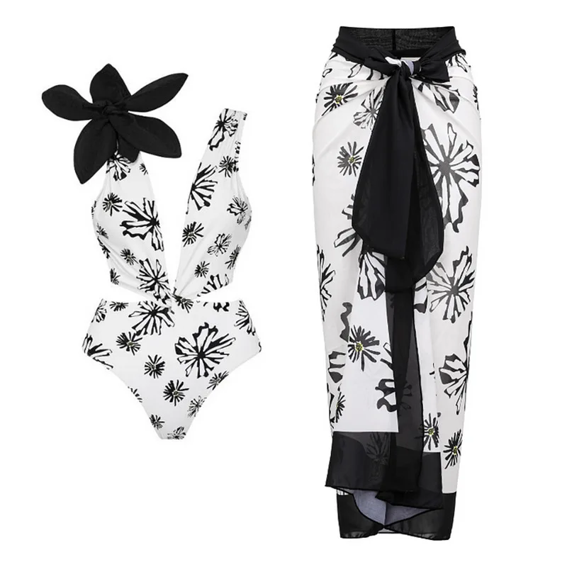 Women Swimsuits Unique Floral Top Design Combined with Simple Two-Tone Printed Vacation Swimsuit Set, Paired with a Cover-Up
Women Swimsuits Unique Floral Top Design Combined with Simple Two-Tone Printed Vacation Swimsuit Set, Paired with a Cover-Up