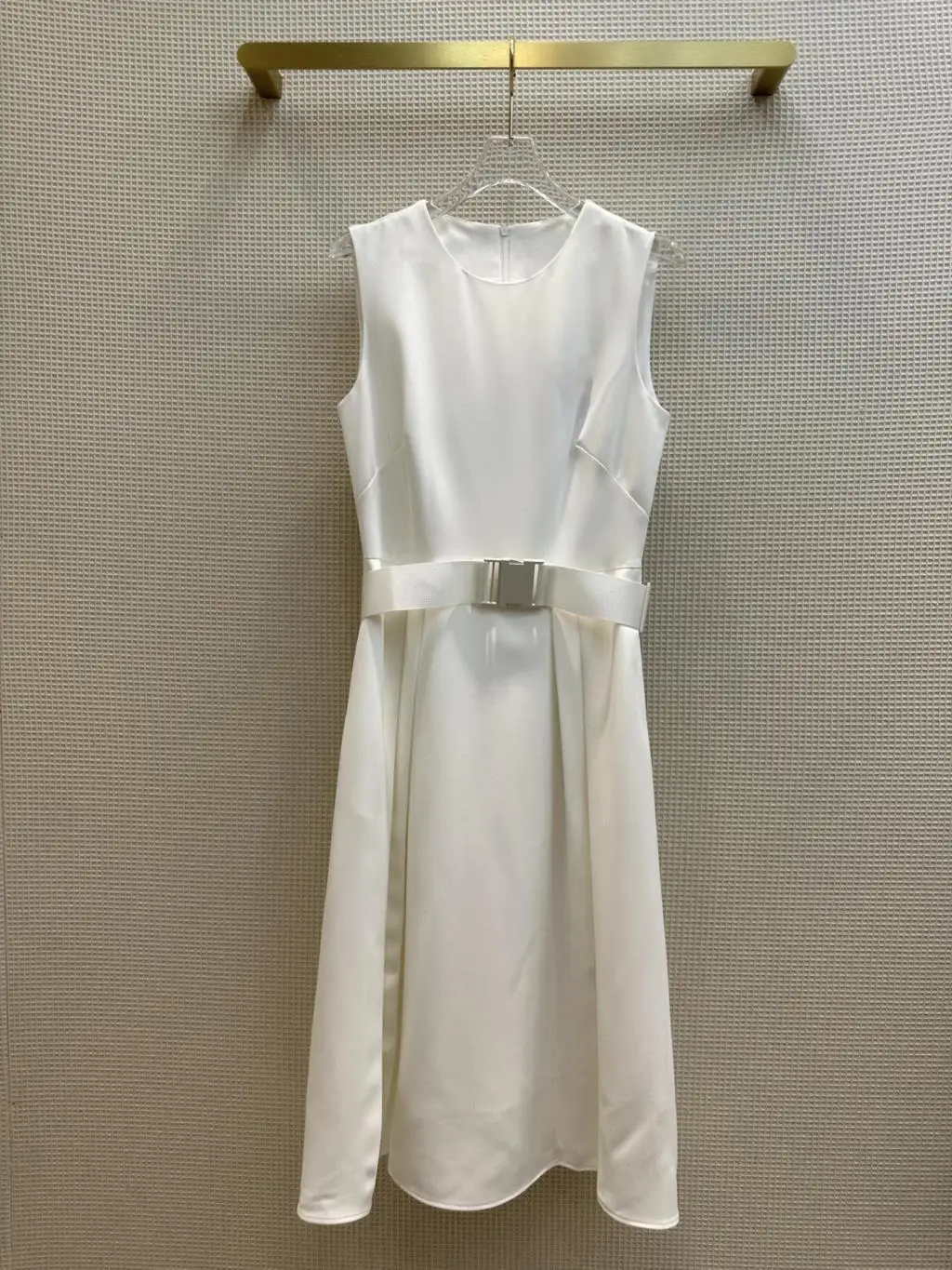 Spring and summer home belt Sleeveless dress belt can be removed or worn with other clothes
Spring and summer home belt Sleeveless dress belt can be removed or worn with other clothes