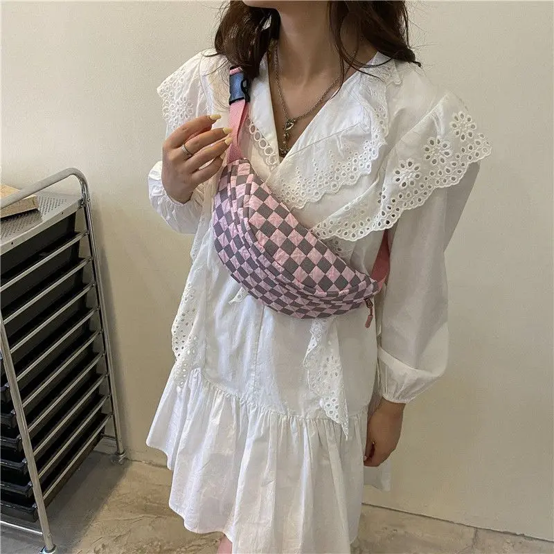2022 fashion new retro plaid chest bag casual neutral messenger bag all-match waist bag coin purse
2022 fashion new retro plaid chest bag casual neutral messenger bag all-match waist bag coin purse