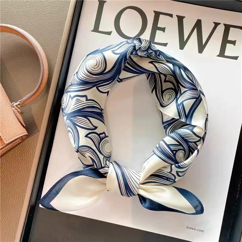Шелковый шарф luxury100% шелк тутового шелкопряда элегантный брендовый модный принт бандана повязка на голову 53*53 СМ ручного свернутого края шейный шарф галстук
Шелковый шарф luxury100% шелк тутового шелкопряда элегантный брендовый модный принт бандана повязка на голову 53*53 СМ ручного свернутого края шейный шарф галстук