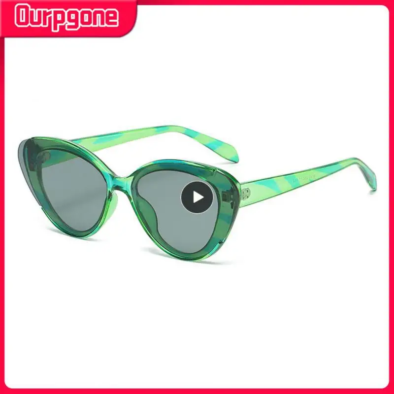 Солнцезащитные очки «кошачий глаз» в стиле ретро с защитой UV400
Солнцезащитные очки «кошачий глаз» в стиле ретро с защитой UV400