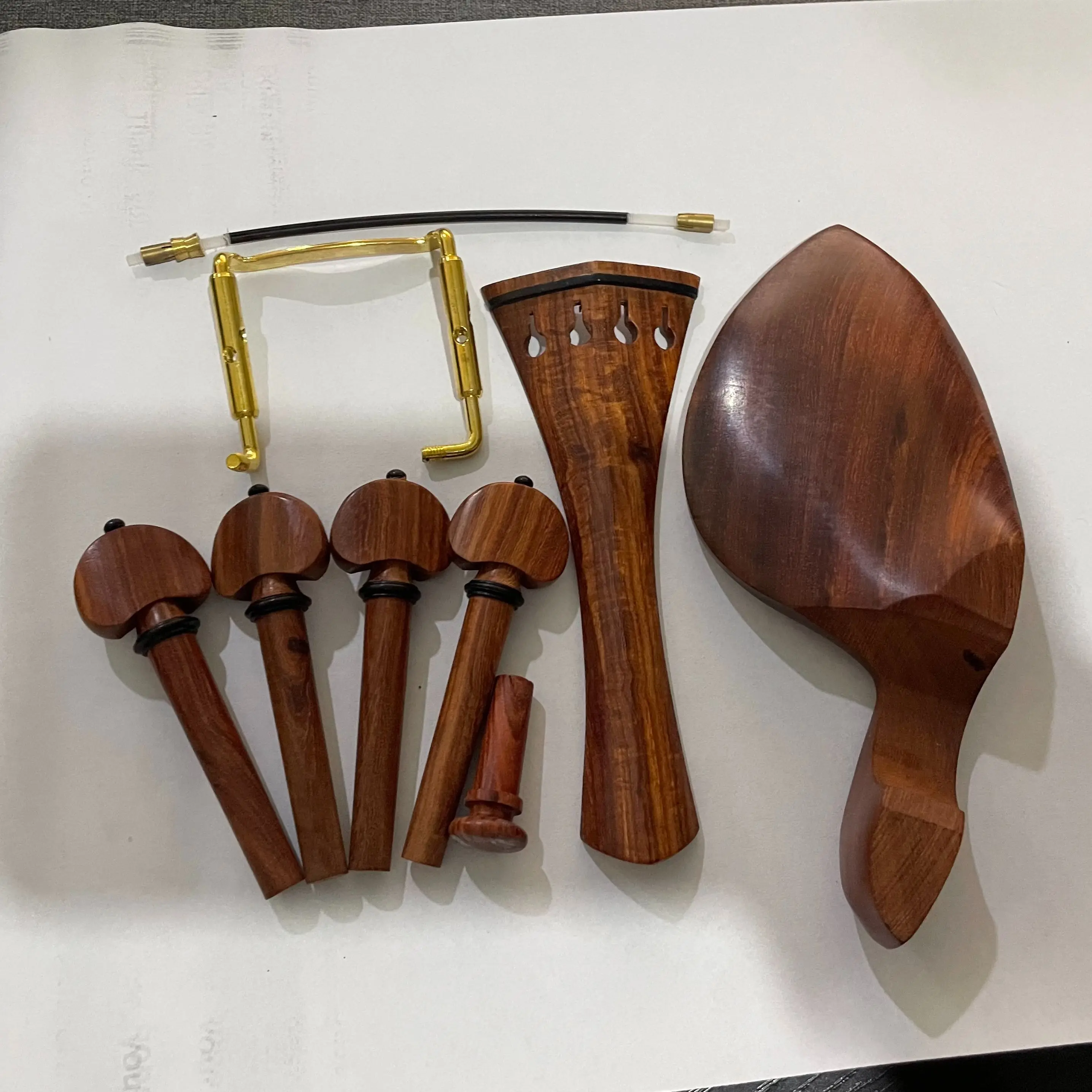 1 set High quality 4/4 violin Natural ebony wood accessories parts fittings,Tailpiece+Tuning Pegs+Endpins+Chin Rest/Chin Holder
1 set High quality 4/4 violin Natural ebony wood accessories parts fittings,Tailpiece+Tuning Pegs+Endpins+Chin Rest/Chin Holder