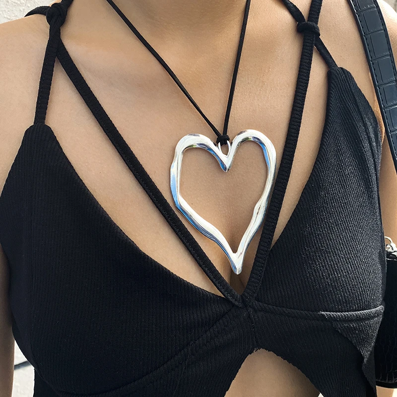 Statement Heart Pendant Necklace For Women 2023 Trendy Fashion Jewelry Neck Streetwear Ornament Accessories
Statement Heart Pendant Necklace For Women 2023 Trendy Fashion Jewelry Neck Streetwear Ornament Accessories