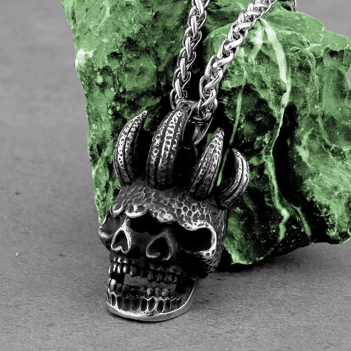 Vintage Crown Skull Ring Stainless Steel Men's Devil Hip Hop Punk Accessories Gothic Fashion Biker Jewelry Party Gifts Wholesale
Vintage Crown Skull Ring Stainless Steel Men's Devil Hip Hop Punk Accessories Gothic Fashion Biker Jewelry Party Gifts Wholesale