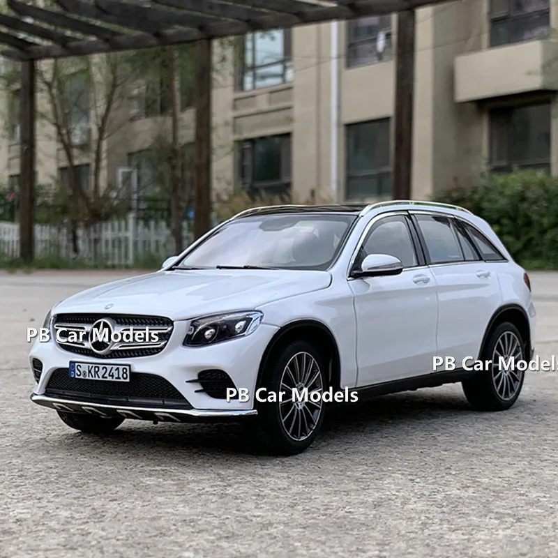 Norev original car model 2015 GLC GLC63 alloy simulation 1:18 car model+small gift
Norev original car model 2015 GLC GLC63 alloy simulation 1:18 car model+small gift