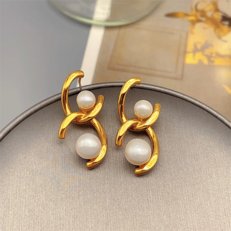Europe And America Retro Geometric Chain Freshwater Pearl Stud Earrings For Women Fashion Luxury Earrings Jewelry Wholesale
Europe And America Retro Geometric Chain Freshwater Pearl Stud Earrings For Women Fashion Luxury Earrings Jewelry Wholesale