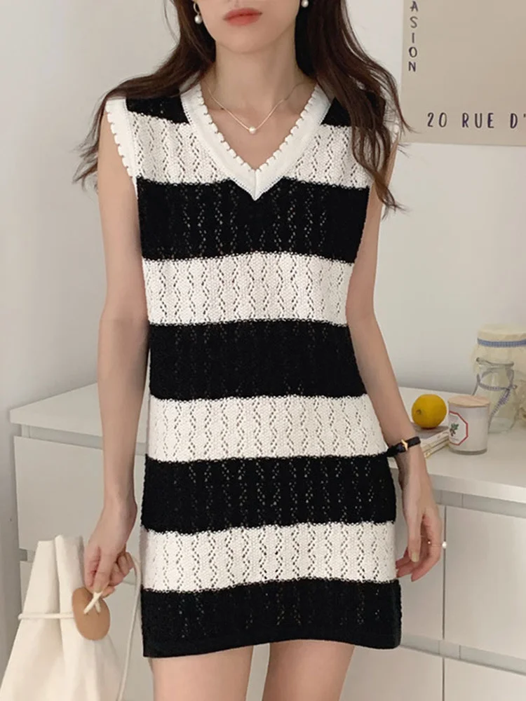 Korean Chic Vintage Elegant V-neck Hollowed Out Stripe Jacquard Vest Knitted Mini Dress For Women 2022 Summer New G545
Korean Chic Vintage Elegant V-neck Hollowed Out Stripe Jacquard Vest Knitted Mini Dress For Women 2022 Summer New G545