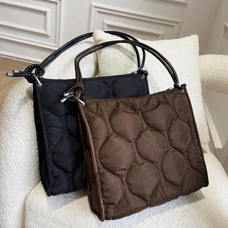 Padded Shopper Bag Handbags Designer Quilted Women Shoulder Bags Luxury Soft Trends Down Cotton Satchel Winter Purse 2022
Padded Shopper Bag Handbags Designer Quilted Women Shoulder Bags Luxury Soft Trends Down Cotton Satchel Winter Purse 2022