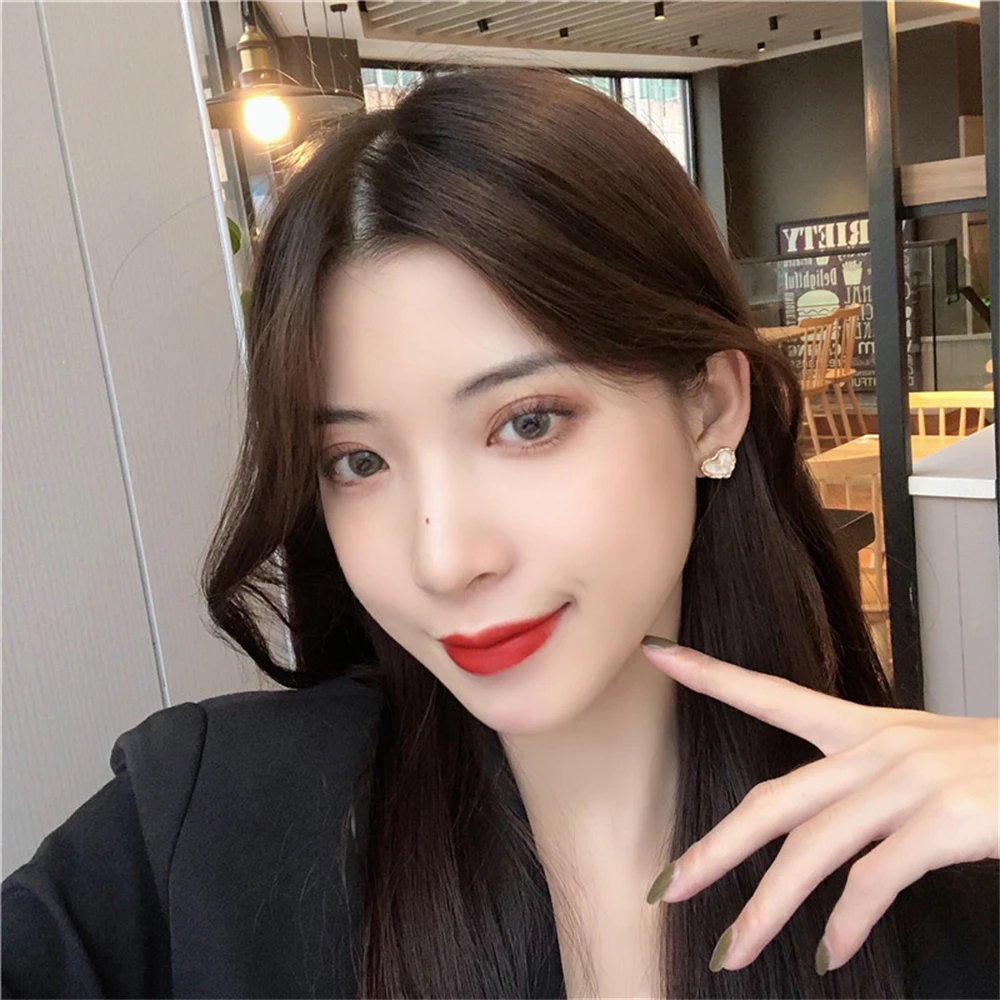 S925 silver needle Korean temperament simple quicksand golden edge small peach heart earrings 2020 new earrings for women
S925 silver needle Korean temperament simple quicksand golden edge small peach heart earrings 2020 new earrings for women