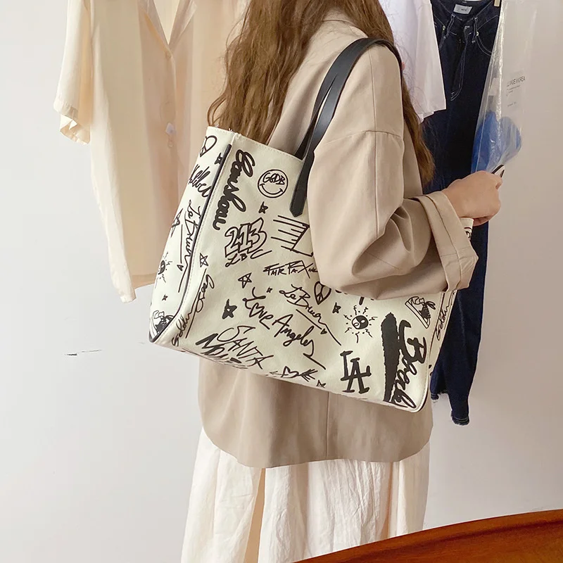 Crossbody Canvas Bag Large Capacity Female 2023 New Trend Leisure Literary Style Shopping Student Handbag Graffiti Bags
Crossbody Canvas Bag Large Capacity Female 2023 New Trend Leisure Literary Style Shopping Student Handbag Graffiti Bags